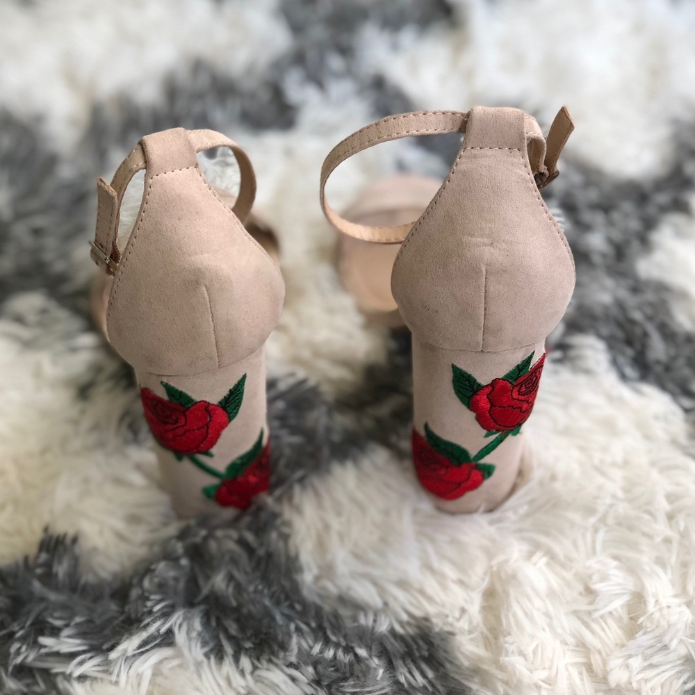 CLOSET CLOSING - Picture 2 of 4